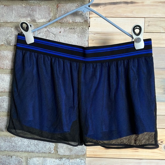 Demi Lovato Fabletics - Picture 1 of 5